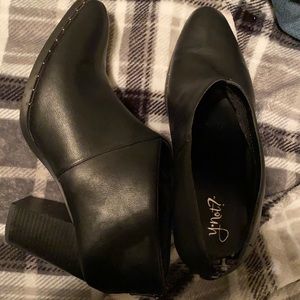 Black ankle boots like new tried to wear once and my ankles won’t allow it!